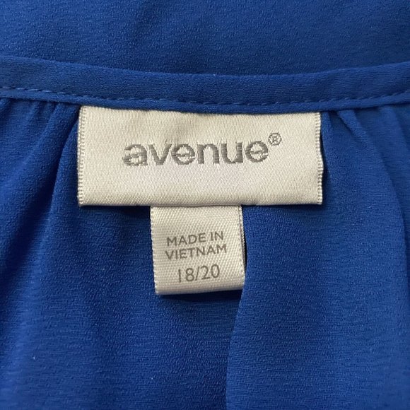 Avenue Size 18 20 Popover Blouse Blue Semi Sheer Keyhole Neck Silver Oval Accent - Picture 3 of 9